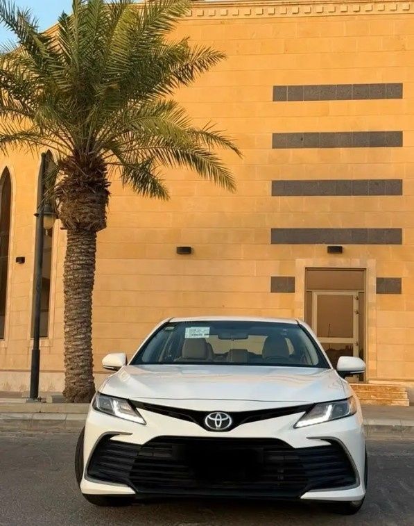 Подержанный Toyota Camry VIII (XV70) Рестайлинг, 2.5 л, 2023 в Саудовская Аравия, Даммам от معرض سطام الزعبي للسيارات Белый цвет.  | AUTO.AE | Объявление #277980