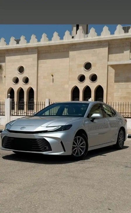 جديدة Toyota Camry التاسع (XV80), 2.5 l, 2025 في في المملكة العربية السعودية, الدمام من معرض سطام الزعبي للسيارات، اللون فضي.  | AUTO.AE | إعلان #277983