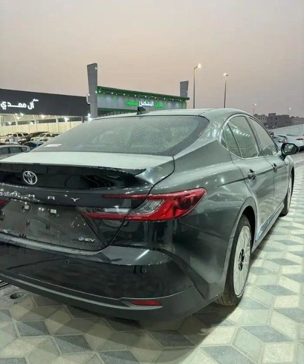 جديدة Toyota Camry التاسع (XV80)، 2.5 لتر، 2025 في المملكة العربية السعودية، الدمام من معرض ون كارز للسيارات One Cars، اللون أسود.  | AUTO.AE | إعلان #295273 — صورة 6 من 10