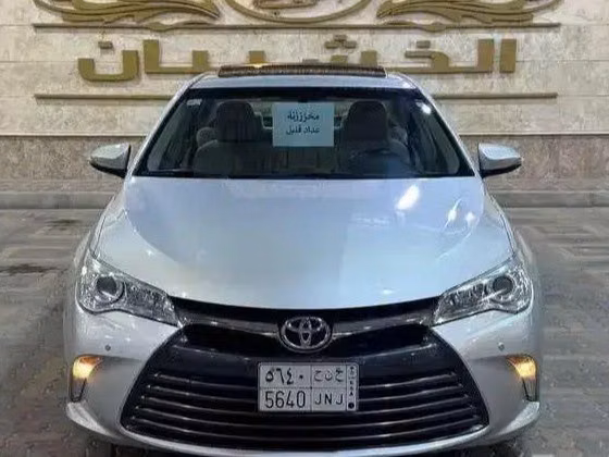مستعملة Toyota Camry عملية فيس ليفت VII (XV50)، 2.5 لتر، 2016 في المملكة العربية السعودية، الدمام من معرض الخشيبان للسيارات، اللون فضي.  | AUTO.AE | إعلان #295275