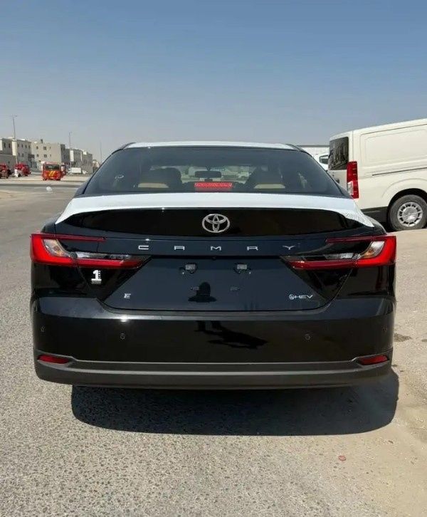 جديدة Toyota Camry التاسع (XV80)، 2.5 لتر، 2025 في المملكة العربية السعودية، الدمام من معرض ون كارز للسيارات One Cars، اللون أسود.  | AUTO.AE | إعلان #295276 — صورة 5 من 11