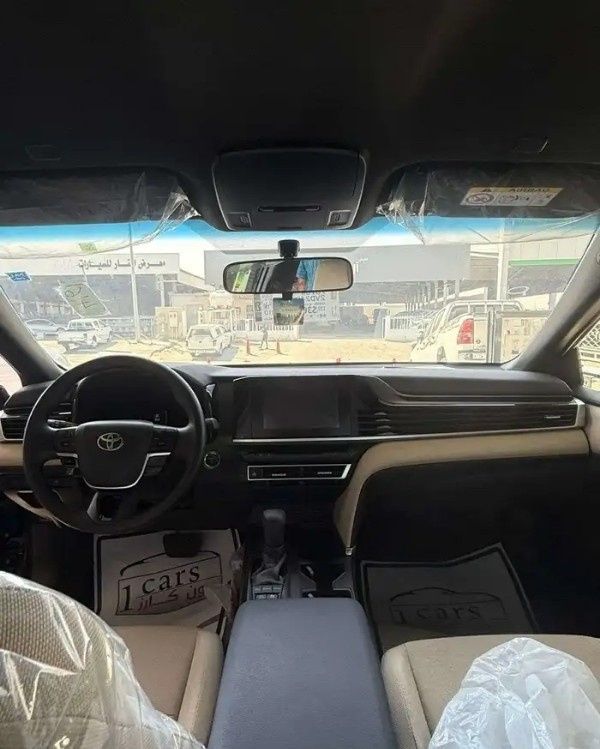جديدة Toyota Camry التاسع (XV80)، 2.5 لتر، 2025 في المملكة العربية السعودية، الدمام من معرض ون كارز للسيارات One Cars، اللون أسود.  | AUTO.AE | إعلان #295276 — صورة 9 من 11