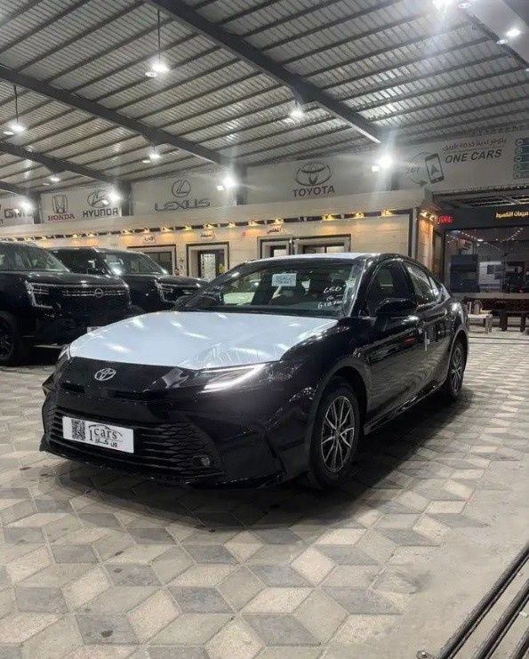 Новый ⁦Toyota Camry IX (XV80), 2.5 л, 2025⁩ в Саудовская Аравия, Даммам от معرض ون كارز للسيارات One Cars Черный цвет.  | AUTO.AE | Объявление #295296