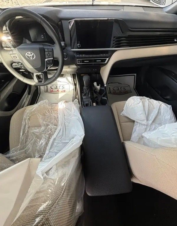 Новый Toyota Camry IX (XV80), 2.5 л, 2026 в Саудовская Аравия, Даммам от معرض ون كارز للسيارات One Cars Серый цвет.  | AUTO.AE | Объявление #295299 — фото 6 из 9