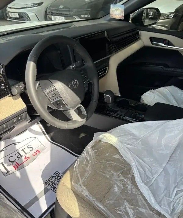 Новый Toyota Camry IX (XV80), 2.5 л, 2026 в Саудовская Аравия, Даммам от معرض ون كارز للسيارات One Cars Серый цвет.  | AUTO.AE | Объявление #295299 — фото 8 из 9