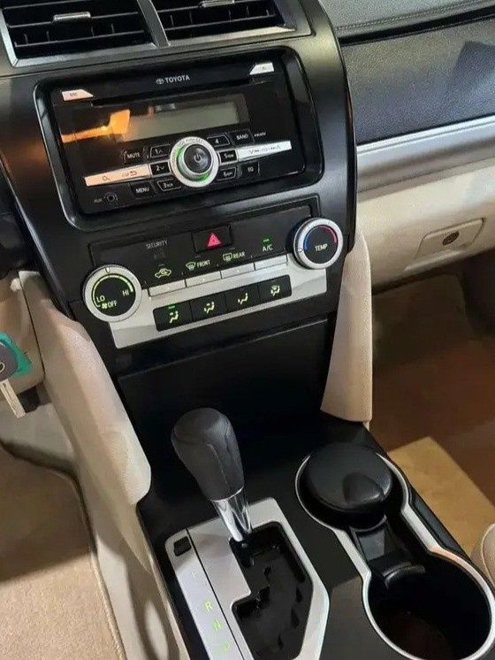 مستعملة Toyota Camry عملية فيس ليفت VII (XV50)، 2.5 لتر، 2016 في المملكة العربية السعودية، الدمام من معرض الخشيبان للسيارات، اللون أبيض.  | AUTO.AE | إعلان #295424 — صورة 11 من 13