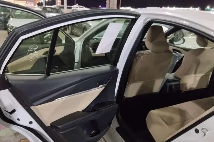 Новый Toyota Camry IX (XV80), 2.5 л, 2026 в Саудовская Аравия, Даммам от معرض مركبة العز Белый цвет.  | AUTO.AE | Объявление #295836 — фото 5 из 10