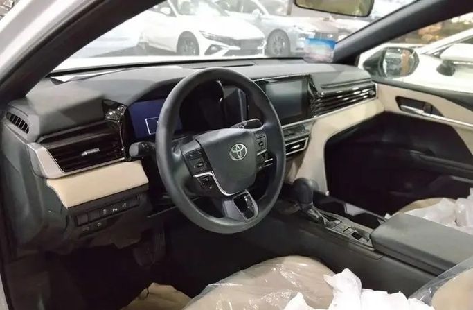 Новый Toyota Camry IX (XV80), 2.5 л, 2026 в Саудовская Аравия, Даммам от معرض مركبة العز Белый цвет.  | AUTO.AE | Объявление #295836 — фото 9 из 10