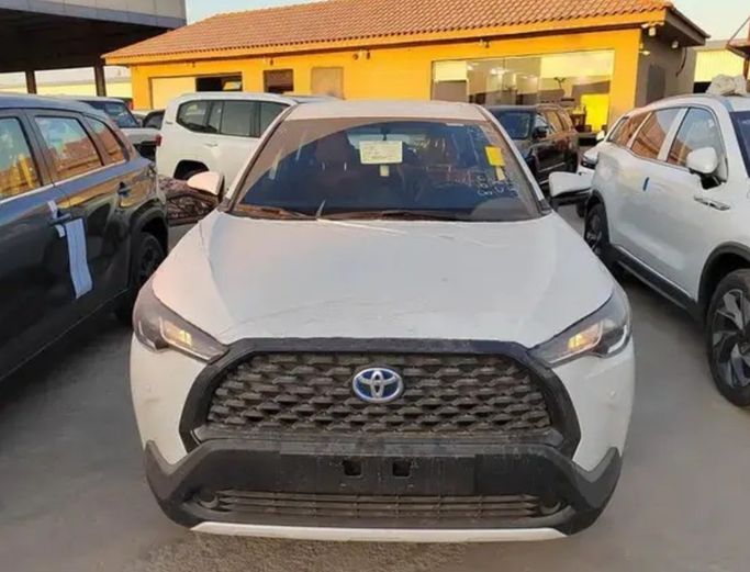 Подержанный Toyota Corolla Cross I, 1.8 л, 2024 в Саудовская Аравия, Даммам от معرض أبو سيف الشهري للسيارات Белый цвет.  | AUTO.AE | Объявление #265087