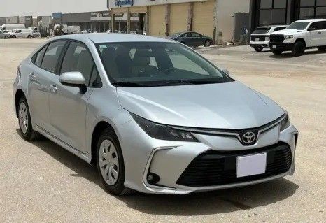 مستعملة Toyota Corolla XII (E210), 1.5 l, 2023 في في المملكة العربية السعودية, الدمام من معرض أبو ماجد، اللون فضي. مواصفات الخليج | AUTO.AE | إعلان #258723