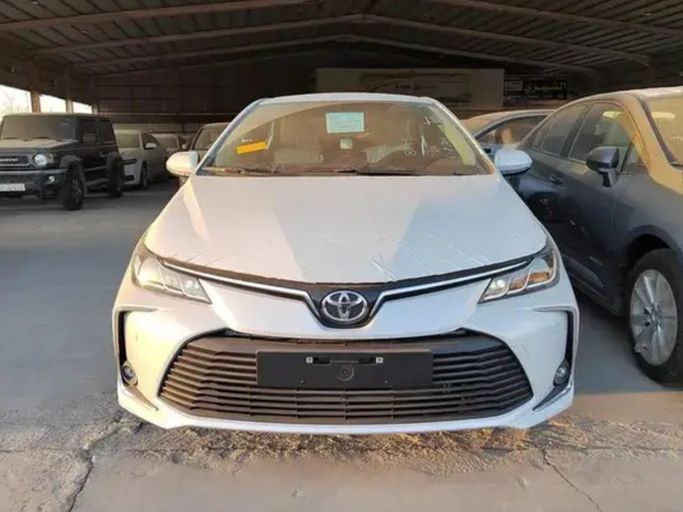 Подержанный Toyota Corolla Sporty XII (E210), 2.0 л, 2025 в Саудовская Аравия, Даммам от معرض أبو سيف الشهري للسيارات Белый цвет.  | AUTO.AE | Объявление #265048