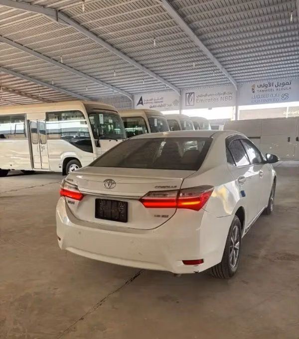 مستعملة Toyota Corolla XI (E160, E170, E170, E180) فيس ليفت 1، 1.6 لتر، 2018 في المملكة العربية السعودية، الدمام من معرض ون كارز للسيارات One Cars، اللون أبيض.  | AUTO.AE | إعلان #295706 — صورة 5 من 6