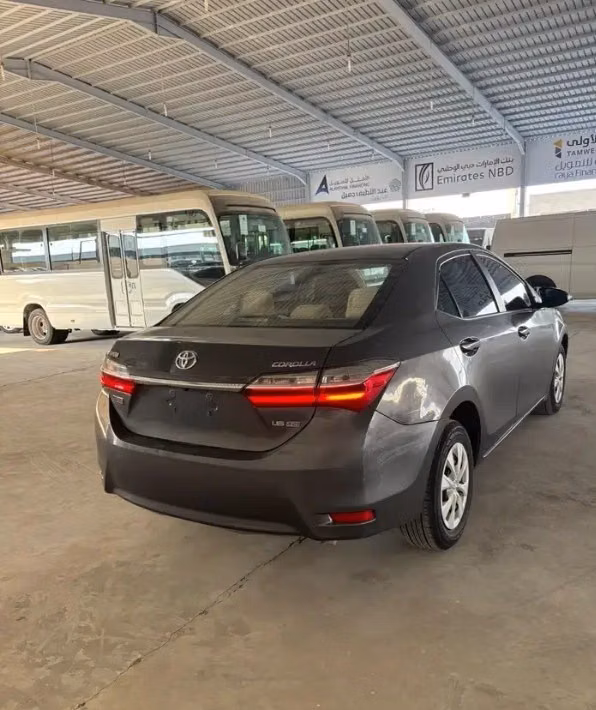 Подержанный Toyota Corolla XI (E160, E170, E180) Рестайлинг 1, 1.6 л, 2018 в Саудовская Аравия, Даммам от معرض ون كارز للسيارات One Cars Серый цвет.  | AUTO.AE | Объявление #295710 — фото 4 из 6