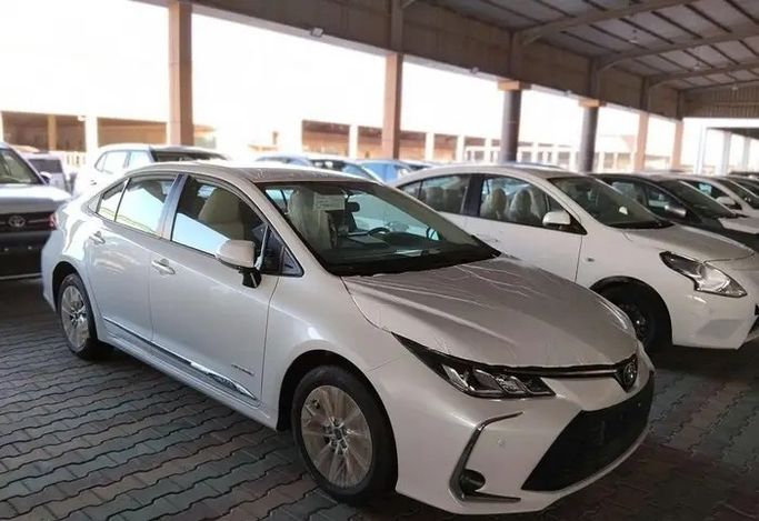 New Toyota Corolla Sporty XII (E210), 2.0 l, 2026 in Saudi Arabia, Dammam by معرض مركبة العز, White color.  | AUTO.AE | Listing #295844 — photo 3 of 9