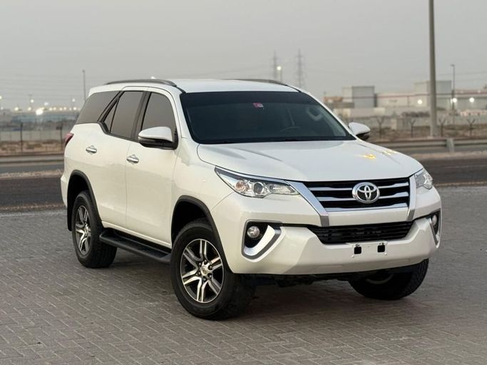 مستعملة Toyota Fortuner ثانياً, 4.0 l, 2020 في في المملكة العربية السعودية, الدمام من معرض التاج الشمالي للسيارات، اللون أبيض. مواصفات الخليج | AUTO.AE | إعلان #259656