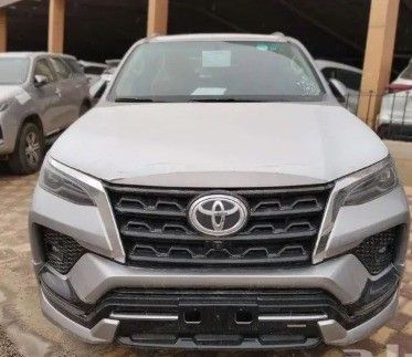 Новый Toyota Fortuner II Рестайлинг, 4.0 л, 2025 в Саудовская Аравия, Даммам от معرض مركبة العز Серый цвет. GCC | AUTO.AE | Объявление #259870