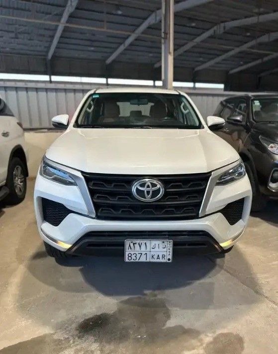 مستعملة Toyota Fortuner فيس ليفت الثاني, 2.7 l, 2022 في في المملكة العربية السعودية, الدمام من معرض اعتماد الشرقية للسيارات، اللون أبيض.  | AUTO.AE | إعلان #261886