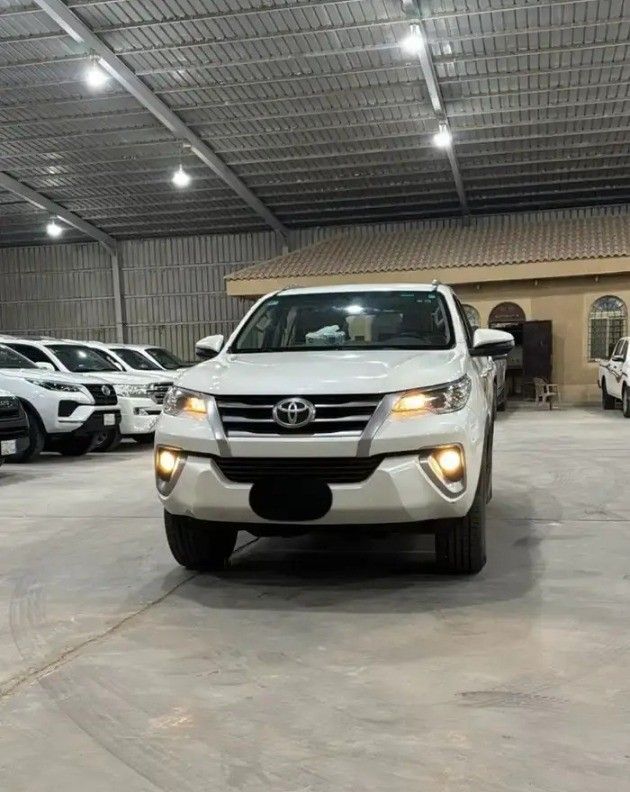 Used Toyota Fortuner II Facelift, 2.7 l, 2020 in Saudi Arabia, Dammam by معرض سطام الزعبي للسيارات, White color.  | AUTO.AE | Listing #263416