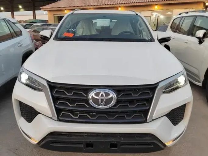 Новый Toyota Fortuner II Рестайлинг, 2.7 л, 2025 в Саудовская Аравия, Даммам от معرض أبو سيف الشهري للسيارات Белый цвет.  | AUTO.AE | Объявление #266128