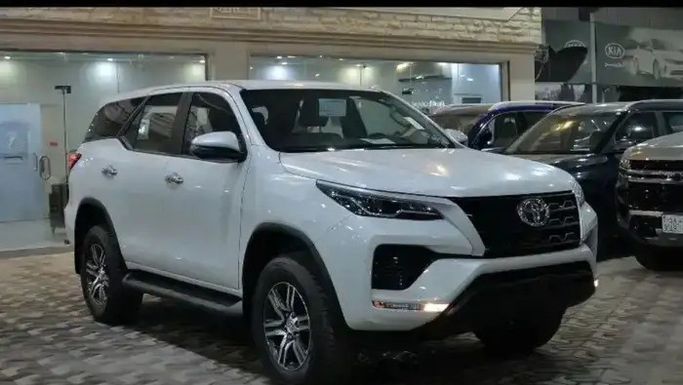 جديدة Toyota Fortuner فيس ليفت الثاني, 2.7 l, 2024 في في المملكة العربية السعودية, الدمام من معرض محمد علي السهيمي للسيارات، اللون أبيض. أخرى | AUTO.AE | إعلان #277647