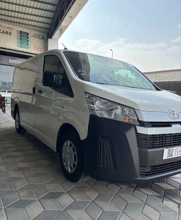 جديدة ⁦Toyota HiAce H300، 3.5 l، 2025⁩ في في المملكة العربية السعودية, الدمام من معرض ون كارز للسيارات One Cars، اللون أبيض.  | AUTO.AE | إعلان #295290