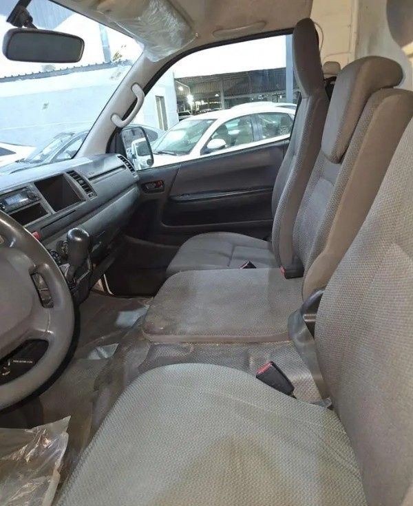 Подержанный Toyota HiAce H200 Рестайлинг, 2.0 л, 2018 в Саудовская Аравия, Даммам от معرض اسطول الدرة للسيارات Белый цвет.  | AUTO.AE | Объявление #296026 — фото 11 из 18