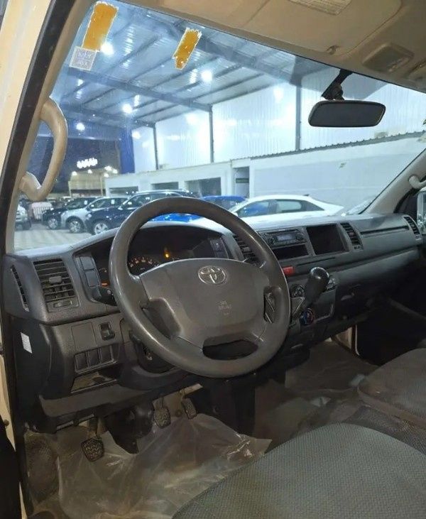 Подержанный Toyota HiAce H200 Рестайлинг, 2.0 л, 2018 в Саудовская Аравия, Даммам от معرض اسطول الدرة للسيارات Белый цвет.  | AUTO.AE | Объявление #296026 — фото 12 из 18