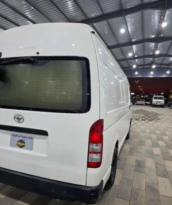 Подержанный Toyota HiAce H200 Рестайлинг, 2.0 л, 2018 в Саудовская Аравия, Даммам от معرض اسطول الدرة للسيارات Белый цвет.  | AUTO.AE | Объявление #296026 — фото 6 из 18