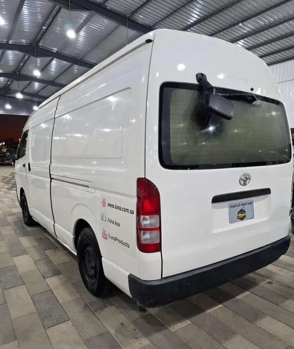 Подержанный Toyota HiAce H200 Рестайлинг, 2.0 л, 2018 в Саудовская Аравия, Даммам от معرض اسطول الدرة للسيارات Белый цвет.  | AUTO.AE | Объявление #296026 — фото 7 из 18