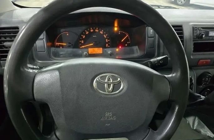 Подержанный Toyota HiAce H200 Рестайлинг, 2.0 л, 2018 в Саудовская Аравия, Даммам от معرض اسطول الدرة للسيارات Белый цвет.  | AUTO.AE | Объявление #296026 — фото 10 из 18