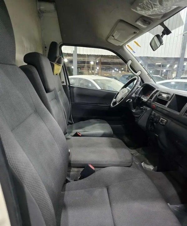 Подержанный Toyota HiAce H200 Рестайлинг, 2.0 л, 2018 в Саудовская Аравия, Даммам от معرض اسطول الدرة للسيارات Белый цвет.  | AUTO.AE | Объявление #296026 — фото 13 из 18