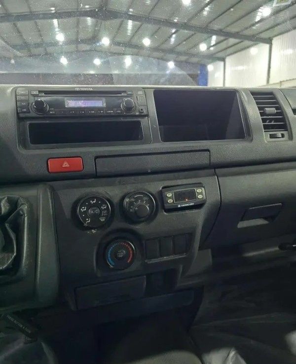 Подержанный Toyota HiAce H200 Рестайлинг, 2.0 л, 2018 в Саудовская Аравия, Даммам от معرض اسطول الدرة للسيارات Белый цвет.  | AUTO.AE | Объявление #296026 — фото 14 из 18