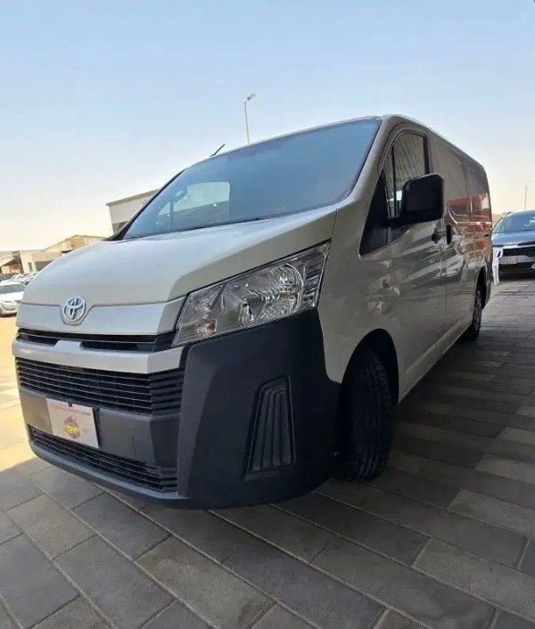 Подержанный Toyota HiAce H300, 2.8 л, 2022 в Саудовская Аравия, Даммам от معرض اسطول الدرة للسيارات Белый цвет.  | AUTO.AE | Объявление #296034 — фото 2 из 13