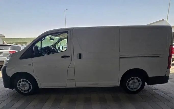 Подержанный Toyota HiAce H300, 2.8 л, 2022 в Саудовская Аравия, Даммам от معرض اسطول الدرة للسيارات Белый цвет.  | AUTO.AE | Объявление #296034 — фото 5 из 13