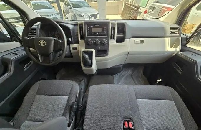 Подержанный Toyota HiAce H300, 2.8 л, 2022 в Саудовская Аравия, Даммам от معرض اسطول الدرة للسيارات Белый цвет.  | AUTO.AE | Объявление #296034 — фото 8 из 13