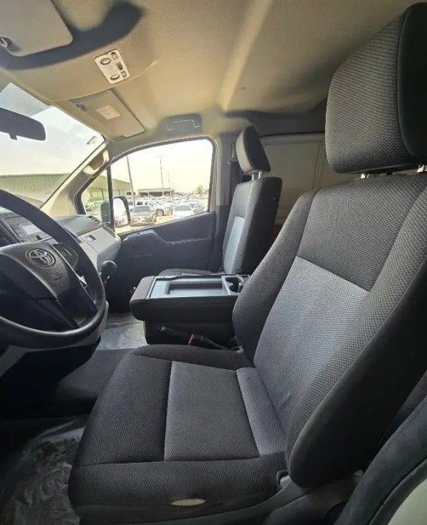 Подержанный Toyota HiAce H300, 2.8 л, 2022 в Саудовская Аравия, Даммам от معرض اسطول الدرة للسيارات Белый цвет.  | AUTO.AE | Объявление #296034 — фото 9 из 13