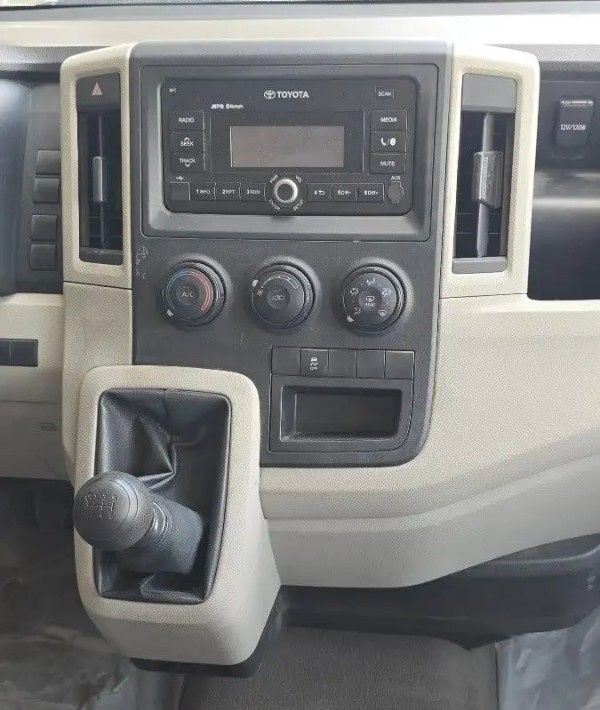 Подержанный Toyota HiAce H300, 2.8 л, 2022 в Саудовская Аравия, Даммам от معرض اسطول الدرة للسيارات Белый цвет.  | AUTO.AE | Объявление #296034 — фото 12 из 13