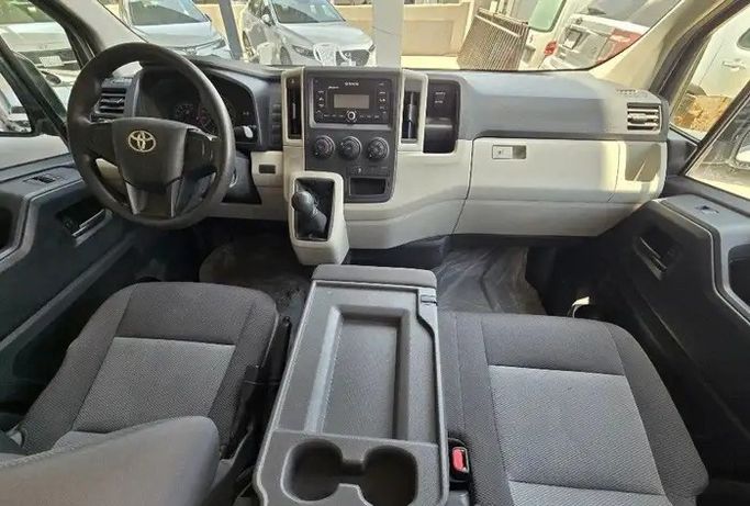Подержанный Toyota HiAce H300, 2.8 л, 2022 в Саудовская Аравия, Даммам от معرض اسطول الدرة للسيارات Белый цвет.  | AUTO.AE | Объявление #296034 — фото 10 из 13