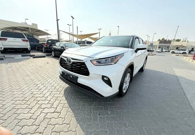 Used Toyota Highlander IV (U70), 2.5 l, 2022 in Saudi Arabia, Dammam by معرض التاج الشمالي للسيارات, White color. GCC Specs | AUTO.AE | Listing #259626