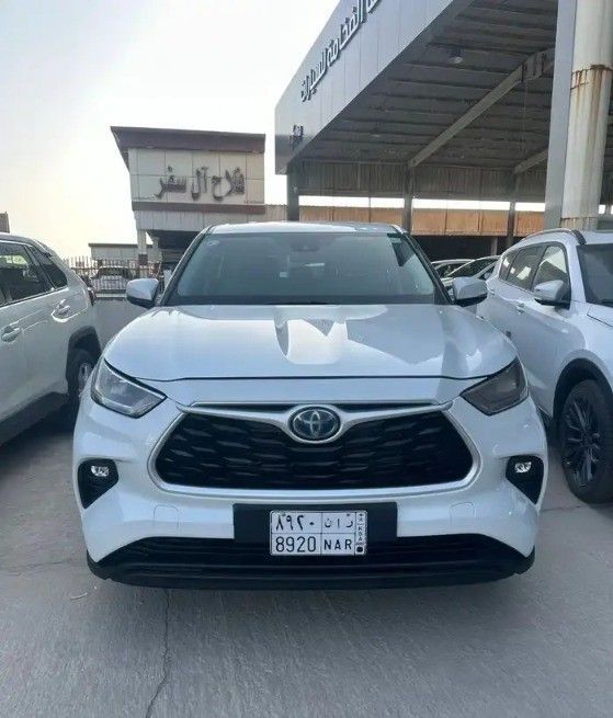 Подержанный Toyota Highlander IV (U70), 2.5 л, 2022 в Саудовская Аравия, Даммам от معرض اعتماد الشرقية للسيارات Белый цвет.  | AUTO.AE | Объявление #262035