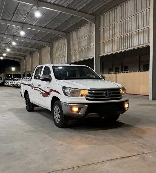 Used Toyota Hilux VIII, 2.0 l, 2017 in Saudi Arabia, Dammam by معرض سطام الزعبي للسيارات, White color.  | AUTO.AE | Listing #263335