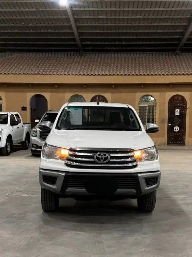 Used Toyota Hilux VIII, 2.4 l, 2022 in Saudi Arabia, Dammam by معرض سطام الزعبي للسيارات, White color.  | AUTO.AE | Listing #263374