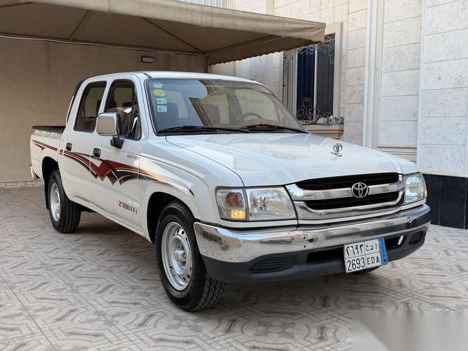Подержанный Toyota Hilux VI Рестайлинг, 2.7 л, 2005 в Саудовская Аравия, Даммам от معرض فخر الشرق للسيارات Белый цвет.  | AUTO.AE | Объявление #263877