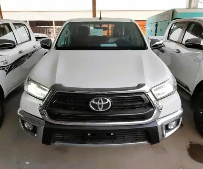 Used Toyota Hilux VIII Facelift, 2.8 l, 2025 in Saudi Arabia, Dammam by معرض أبو سيف الشهري للسيارات, White color.  | AUTO.AE | Listing #264953