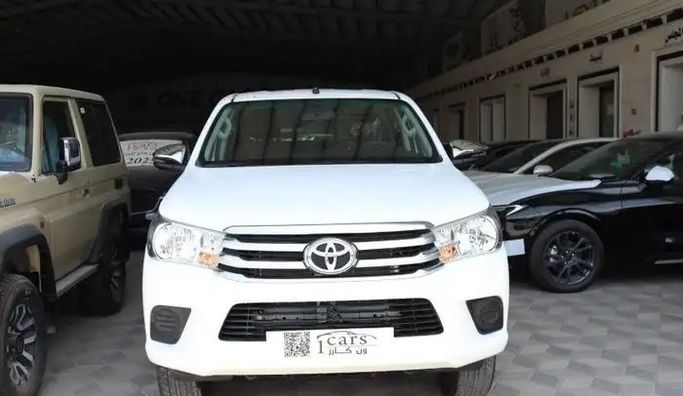 جديدة Toyota Hilux ثامناً، 2.7 لتر، 2026 في المملكة العربية السعودية، الدمام من معرض ون كارز للسيارات One Cars، اللون أبيض.  | AUTO.AE | إعلان #295281 — صورة 2 من 14