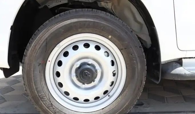 جديدة Toyota Hilux ثامناً، 2.7 لتر، 2026 في المملكة العربية السعودية، الدمام من معرض ون كارز للسيارات One Cars، اللون أبيض.  | AUTO.AE | إعلان #295281 — صورة 14 من 14