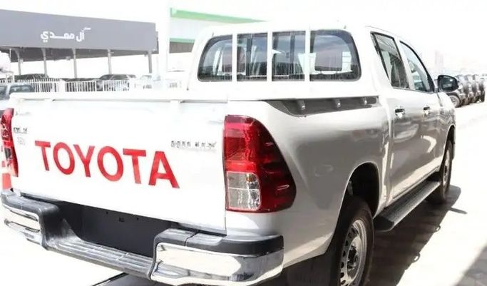 جديدة Toyota Hilux ثامناً، 2.7 لتر، 2026 في المملكة العربية السعودية، الدمام من معرض ون كارز للسيارات One Cars، اللون أبيض.  | AUTO.AE | إعلان #295281 — صورة 4 من 14