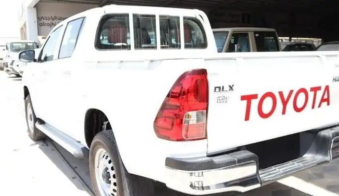 جديدة Toyota Hilux ثامناً، 2.7 لتر، 2026 في المملكة العربية السعودية، الدمام من معرض ون كارز للسيارات One Cars، اللون أبيض.  | AUTO.AE | إعلان #295281 — صورة 5 من 14