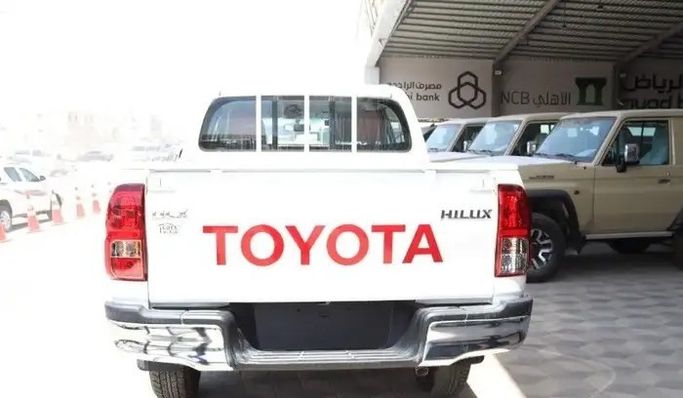 جديدة Toyota Hilux ثامناً، 2.7 لتر، 2026 في المملكة العربية السعودية، الدمام من معرض ون كارز للسيارات One Cars، اللون أبيض.  | AUTO.AE | إعلان #295281 — صورة 6 من 14