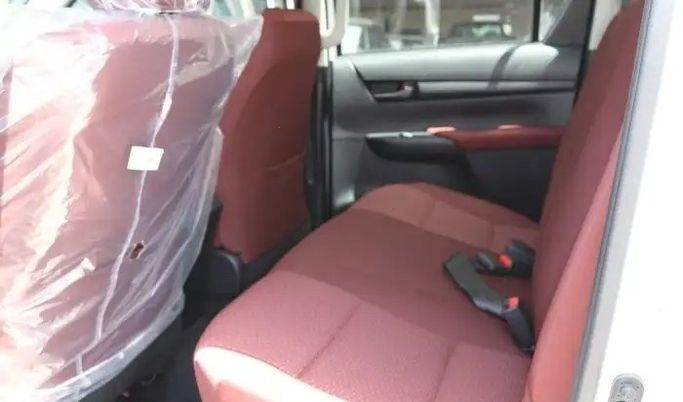 جديدة Toyota Hilux ثامناً، 2.7 لتر، 2026 في المملكة العربية السعودية، الدمام من معرض ون كارز للسيارات One Cars، اللون أبيض.  | AUTO.AE | إعلان #295281 — صورة 7 من 14